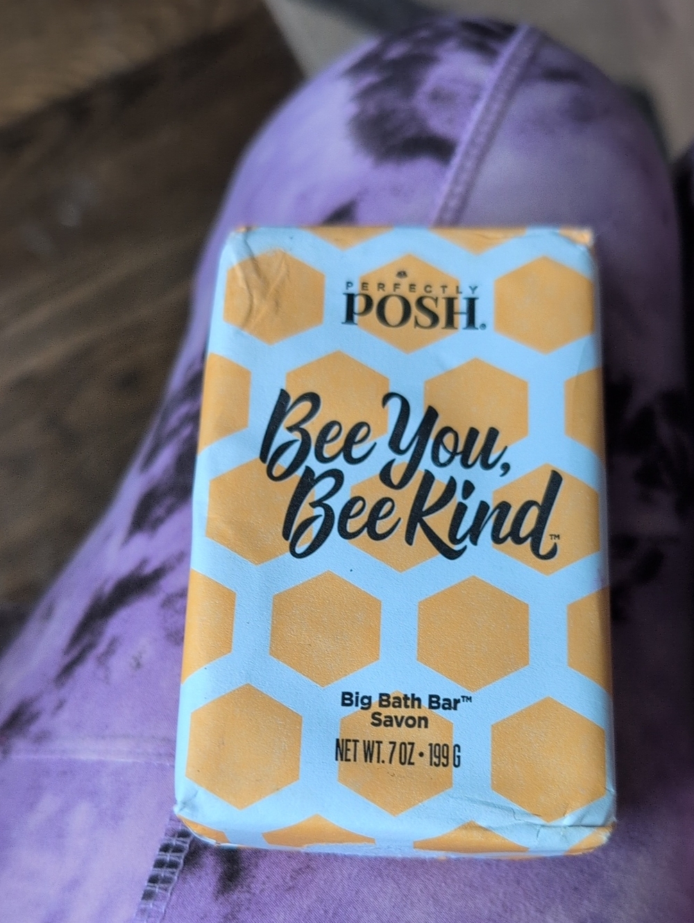 Perfectly Posh Bee You, Bee Kind Bath Bar - Yellow & White